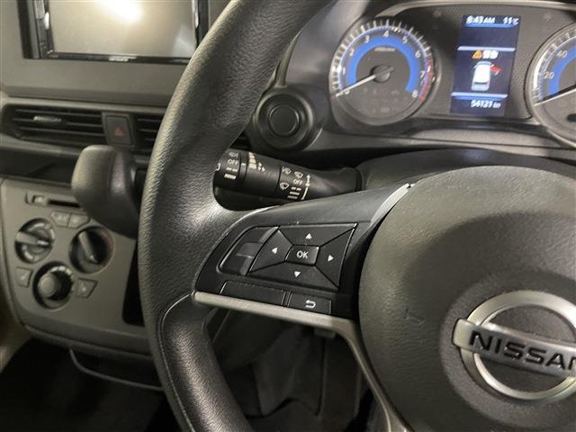 デイズ Ｓ　４ＷＤ　キーレスエントリー　衝突被害軽減ブレーキ　障害物センサー　ステアリングリモコン　カーナビ　アイドリングストップ　タコメーター（35枚目）