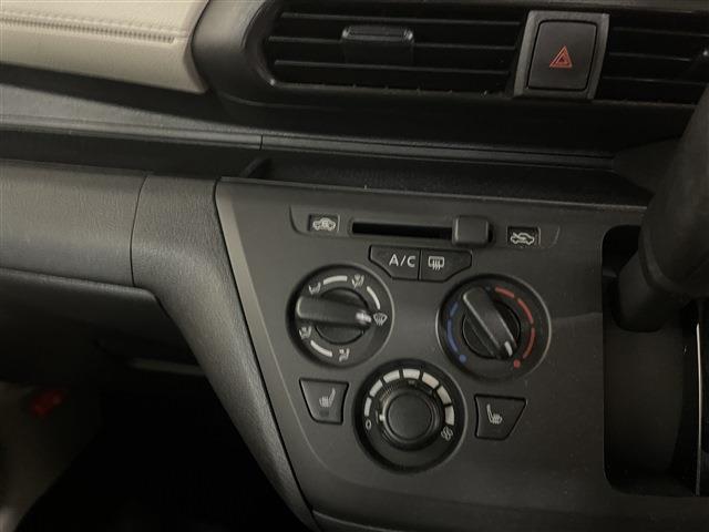 デイズ Ｓ　４ＷＤ　キーレスエントリー　衝突被害軽減ブレーキ　障害物センサー　ステアリングリモコン　カーナビ　アイドリングストップ　タコメーター（40枚目）