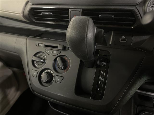 デイズ Ｓ　４ＷＤ　キーレスエントリー　衝突被害軽減ブレーキ　障害物センサー　ステアリングリモコン　カーナビ　アイドリングストップ　タコメーター（41枚目）