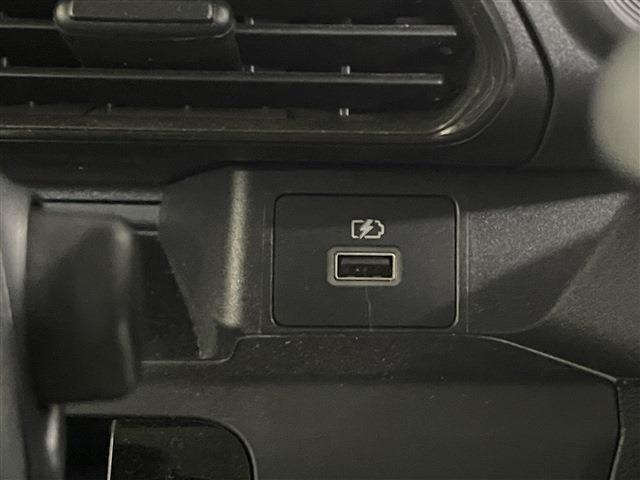 デイズ Ｓ　４ＷＤ　キーレスエントリー　衝突被害軽減ブレーキ　障害物センサー　ステアリングリモコン　カーナビ　アイドリングストップ　タコメーター（42枚目）