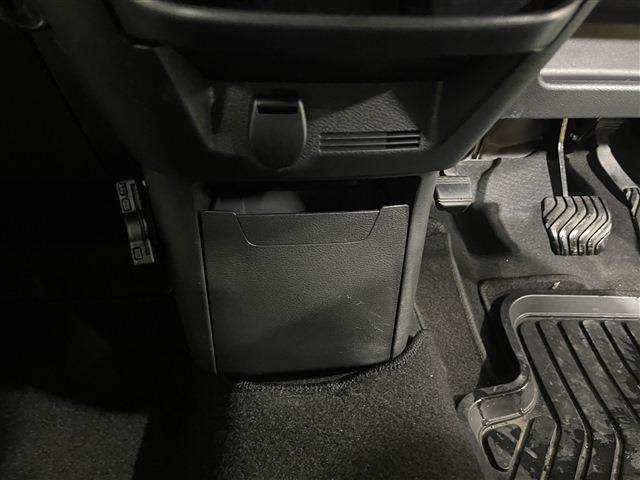 デイズ Ｓ　４ＷＤ　キーレスエントリー　衝突被害軽減ブレーキ　障害物センサー　ステアリングリモコン　カーナビ　アイドリングストップ　タコメーター（45枚目）