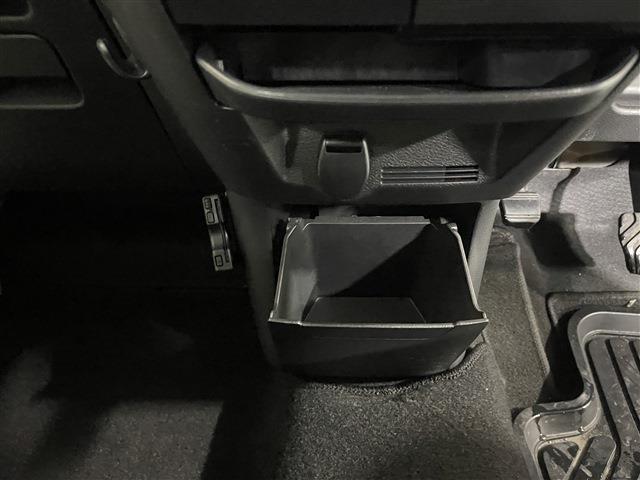 デイズ Ｓ　４ＷＤ　キーレスエントリー　衝突被害軽減ブレーキ　障害物センサー　ステアリングリモコン　カーナビ　アイドリングストップ　タコメーター（46枚目）