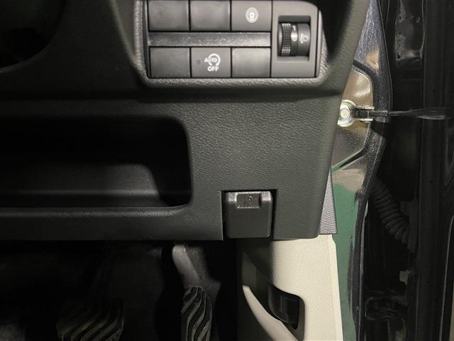 デイズ Ｓ　４ＷＤ　キーレスエントリー　衝突被害軽減ブレーキ　障害物センサー　ステアリングリモコン　カーナビ　アイドリングストップ　タコメーター（52枚目）