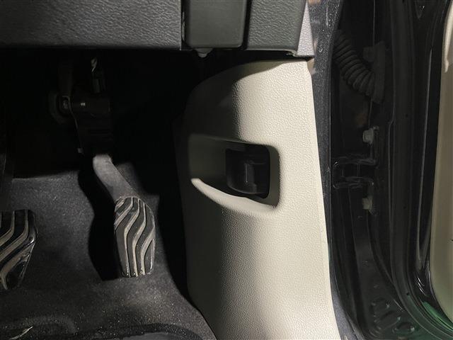 デイズ Ｓ　４ＷＤ　キーレスエントリー　衝突被害軽減ブレーキ　障害物センサー　ステアリングリモコン　カーナビ　アイドリングストップ　タコメーター（53枚目）