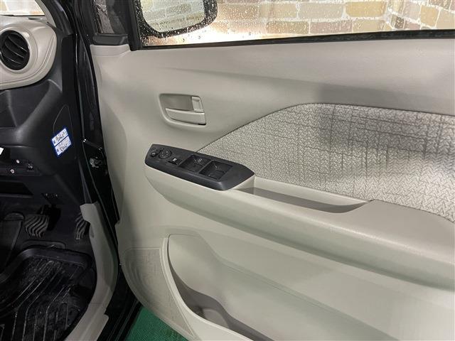 デイズ Ｓ　４ＷＤ　キーレスエントリー　衝突被害軽減ブレーキ　障害物センサー　ステアリングリモコン　カーナビ　アイドリングストップ　タコメーター（57枚目）