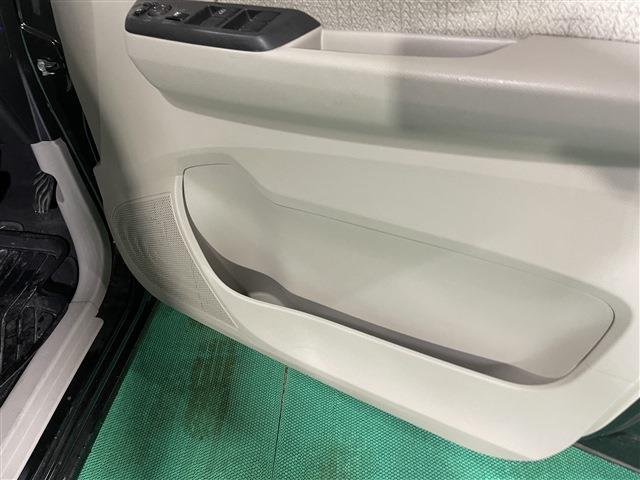 デイズ Ｓ　４ＷＤ　キーレスエントリー　衝突被害軽減ブレーキ　障害物センサー　ステアリングリモコン　カーナビ　アイドリングストップ　タコメーター（58枚目）