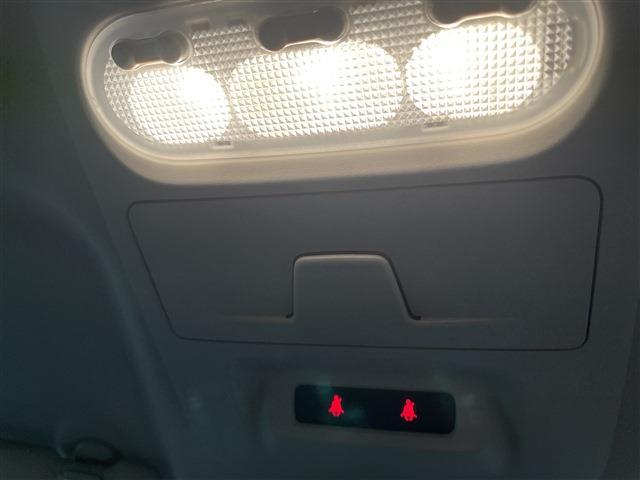 デイズ Ｓ　４ＷＤ　キーレスエントリー　衝突被害軽減ブレーキ　障害物センサー　ステアリングリモコン　カーナビ　アイドリングストップ　タコメーター（60枚目）