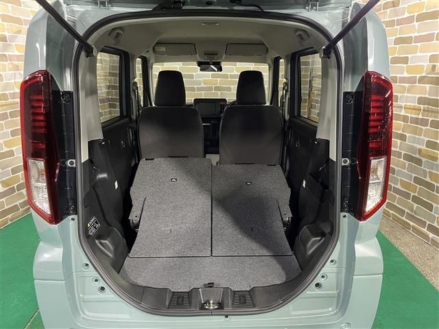 スペーシア ハイブリッドG 衝突被害軽減ブレーキ 障害物センサー 4WD プッシュスタートボタン ステアリングリモコン 横滑り防止装置 アイドリングストップ 運転席助手席シートヒーター オートエアコン 電動格納ドアミラー ABS(17枚目)