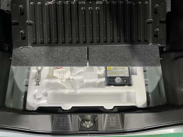 スペーシア ハイブリッドG 衝突被害軽減ブレーキ 障害物センサー 4WD プッシュスタートボタン ステアリングリモコン 横滑り防止装置 アイドリングストップ 運転席助手席シートヒーター オートエアコン 電動格納ドアミラー ABS(18枚目)