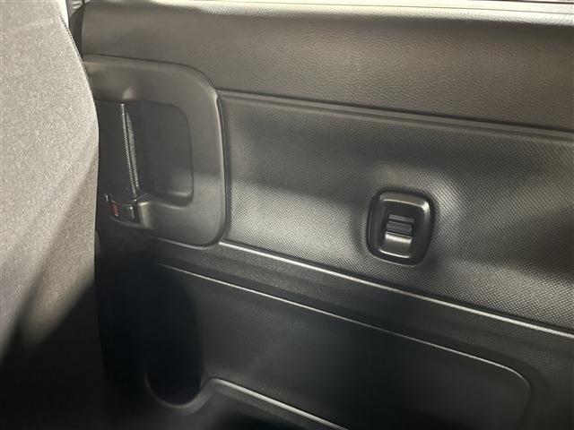 スペーシア ハイブリッドG 衝突被害軽減ブレーキ 障害物センサー 4WD プッシュスタートボタン ステアリングリモコン 横滑り防止装置 アイドリングストップ 運転席助手席シートヒーター オートエアコン 電動格納ドアミラー ABS(25枚目)