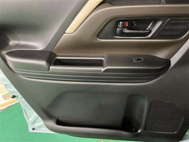 スペーシア ハイブリッドG 衝突被害軽減ブレーキ 障害物センサー 4WD プッシュスタートボタン ステアリングリモコン 横滑り防止装置 アイドリングストップ 運転席助手席シートヒーター オートエアコン 電動格納ドアミラー ABS(48枚目)