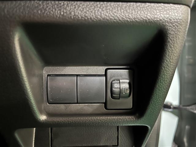 スペーシア ハイブリッドG 衝突被害軽減ブレーキ 障害物センサー 4WD プッシュスタートボタン ステアリングリモコン 横滑り防止装置 アイドリングストップ 運転席助手席シートヒーター オートエアコン 電動格納ドアミラー ABS(53枚目)