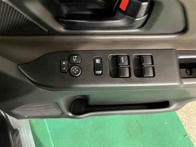 スペーシア ハイブリッドG 衝突被害軽減ブレーキ 障害物センサー 4WD プッシュスタートボタン ステアリングリモコン 横滑り防止装置 アイドリングストップ 運転席助手席シートヒーター オートエアコン 電動格納ドアミラー ABS(55枚目)