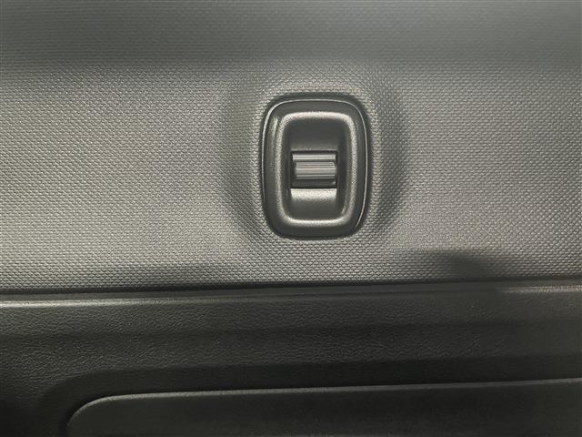 スペーシア ハイブリッドＧ　衝突被害軽減ブレーキ　障害物センサー　４ＷＤ　プッシュスタートボタン　ステアリングリモコン　横滑り防止装置　アイドリングストップ　運転席助手席シートヒーター　オートエアコン　電動格納ドアミラー　ＡＢＳ（26枚目）