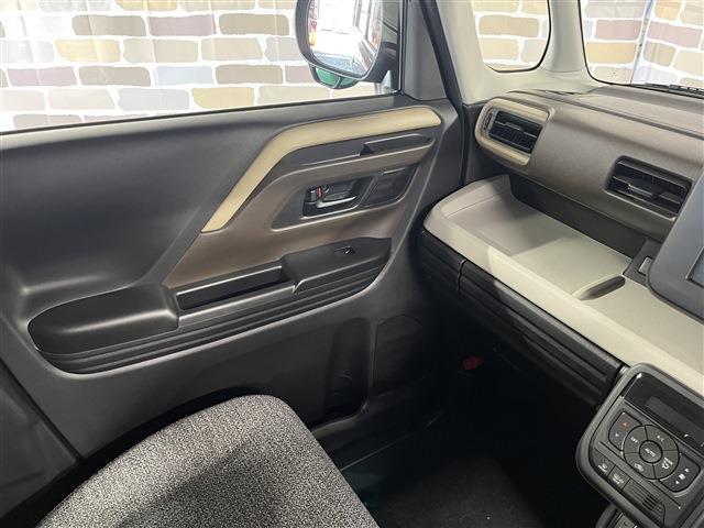 スペーシア ハイブリッドＧ　衝突被害軽減ブレーキ　障害物センサー　４ＷＤ　プッシュスタートボタン　ステアリングリモコン　横滑り防止装置　アイドリングストップ　運転席助手席シートヒーター　オートエアコン　電動格納ドアミラー　ＡＢＳ（46枚目）