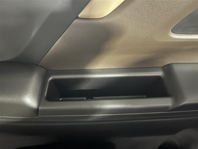 スペーシア ハイブリッドＧ　衝突被害軽減ブレーキ　障害物センサー　４ＷＤ　プッシュスタートボタン　ステアリングリモコン　横滑り防止装置　アイドリングストップ　運転席助手席シートヒーター　オートエアコン　電動格納ドアミラー　ＡＢＳ（48枚目）