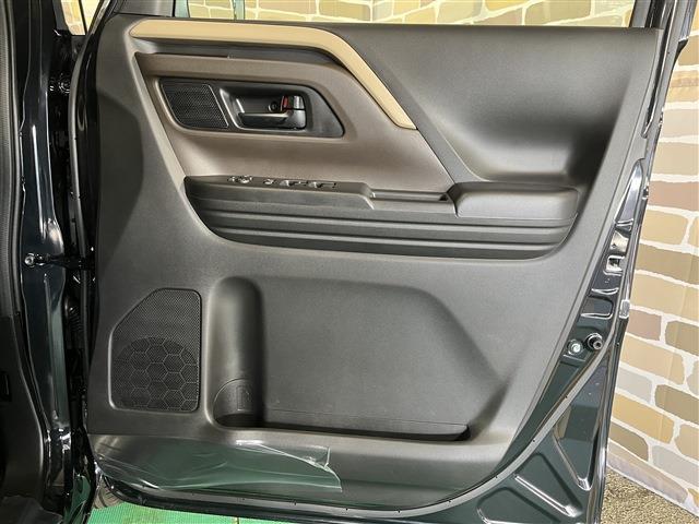 スペーシア ハイブリッドＧ　衝突被害軽減ブレーキ　障害物センサー　４ＷＤ　プッシュスタートボタン　ステアリングリモコン　横滑り防止装置　アイドリングストップ　運転席助手席シートヒーター　オートエアコン　電動格納ドアミラー　ＡＢＳ（61枚目）