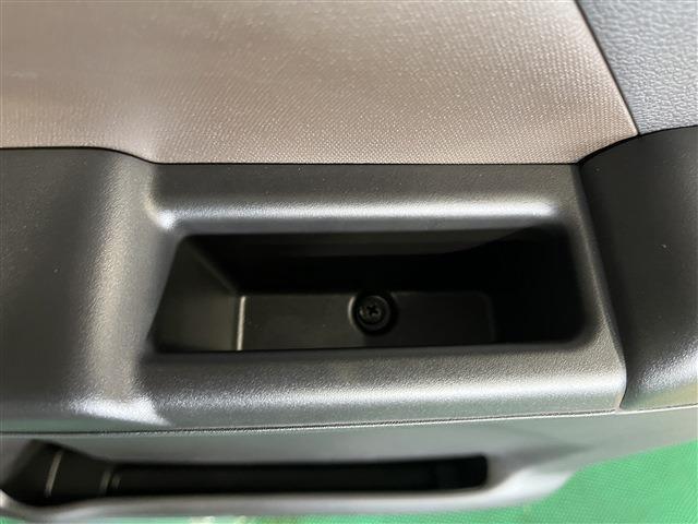 スペーシア ハイブリッドＧ　衝突被害軽減ブレーキ　障害物センサー　４ＷＤ　プッシュスタートボタン　ステアリングリモコン　横滑り防止装置　アイドリングストップ　運転席助手席シートヒーター　オートエアコン　電動格納ドアミラー　ＡＢＳ（63枚目）