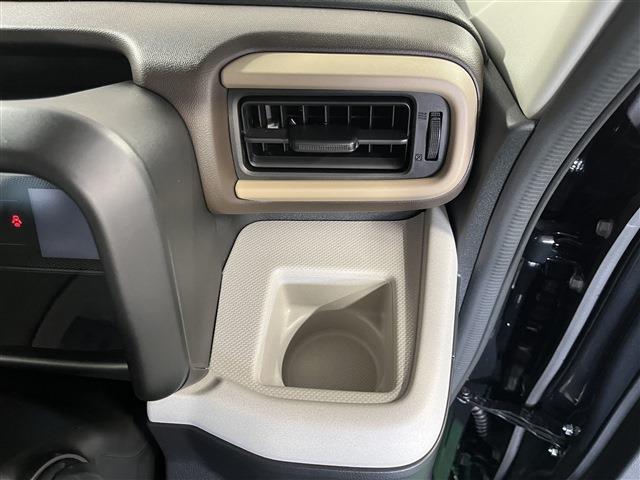 スペーシア ハイブリッドＧ　衝突被害軽減ブレーキ　障害物センサー　４ＷＤ　プッシュスタートボタン　ステアリングリモコン　横滑り防止装置　アイドリングストップ　運転席助手席シートヒーター　オートエアコン　電動格納ドアミラー　ＡＢＳ（65枚目）