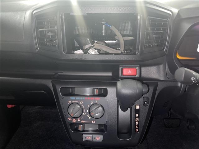 ミライース Ｌ　キーレス　アイドリングストップ　４ＷＤ　横滑り防止装置　デフォッガー　寒冷地仕様車　パワーウィンドウ　マニュアルエアコン　パワーステアリング　ジャッキ　パンク修理キット　燃料計デジタルメーター　ＡＢＳ（35枚目）