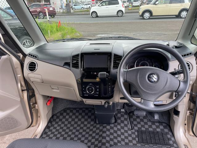 パレット Ｔ　４ＷＤ　ターボ　両側電動スライド　ナビ　ＴＶ　ＨＩＤ　スマートキー　シートヒーター　ベンチシート　盗難防止システム　ＡＢＳ　ＣＤ　ＵＳＢ　アルミホイール　衝突安全ボディ　エアコン　パワーステアリング（17枚目）