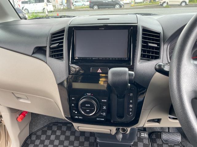 パレット Ｔ　４ＷＤ　ターボ　両側電動スライド　ナビ　ＴＶ　ＨＩＤ　スマートキー　シートヒーター　ベンチシート　盗難防止システム　ＡＢＳ　ＣＤ　ＵＳＢ　アルミホイール　衝突安全ボディ　エアコン　パワーステアリング（19枚目）