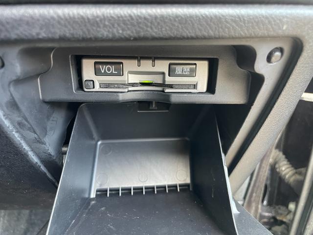 ヴォクシー ＺＳ　煌ＩＩ　４ＷＤ　ＥＴＣ　ナビＴＶ　Ｂｌｕｅｔｏｏｔｈ　バックカメラ　両側電動スライド　寒冷地仕様　ＨＩＤ　スマートキー　３列シート　ＣＶＴ　タイヤ新品　純正アルミ　盗難防止システム　衝突安全ボディ　ＡＢＳ（8枚目）