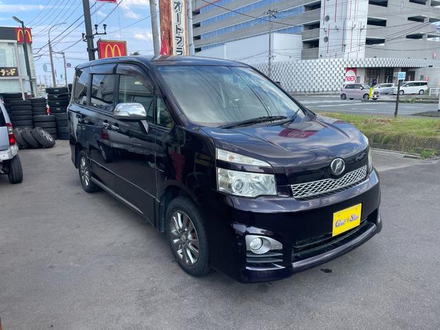ヴォクシー ＺＳ　煌ＩＩ　４ＷＤ　ＥＴＣ　ナビＴＶ　Ｂｌｕｅｔｏｏｔｈ　バックカメラ　両側電動スライド　寒冷地仕様　ＨＩＤ　スマートキー　３列シート　ＣＶＴ　タイヤ新品　純正アルミ　盗難防止システム　衝突安全ボディ　ＡＢＳ（13枚目）
