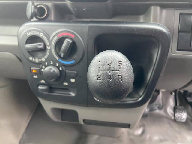 ミニキャブバン Ｍ　４ＷＤ　ＭＴ　ナビ　両側スライドドア　キーレスエントリー　アルミホイール　エアコン　運転席エアバッグ　助手席エアバッグ（6枚目）