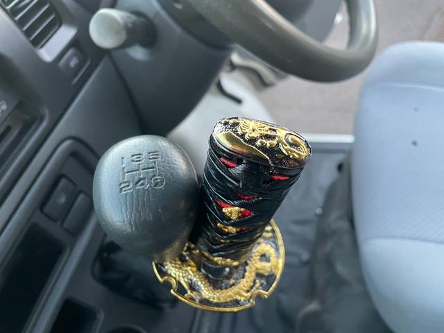 ハイゼットカーゴ ＤＸ　４ＷＤ　ＭＴ　両側スライドドア　キーレスエントリー　集中ドアロック　パワーウィンドウ　フォグランプ　スタッドレス新品（4枚目）