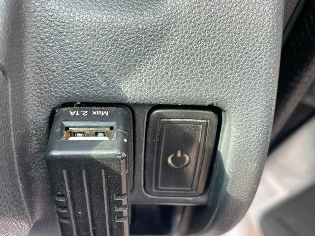 ハイゼットカーゴ 　４ＷＤ　１０インチフローティングナビ　Ａｎｄｒｏｉｄ　ＣａｒＰｌａｙ　ミラーリング　ＡＴ　バックカメラ　両側スライドドア　キーレスエントリー　Ｂｌｕｅｔｏｏｔｈ　革調シートカバー　室内作業灯（7枚目）