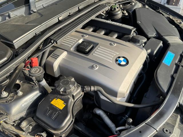 ３シリーズ ３２５ｉ　エナジーフルエアロ／４本出しマフラー／直列６気筒／１９アルミ／ローダウン／黒革電動シート／ナビ／ＴＶ／ＬＥＤリング／ＬＥＤテール／（33枚目）
