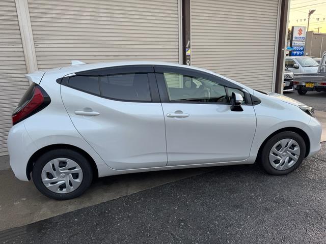 アクア G 全方囲カメラ セーフティセンス レーダークルーズ 禁煙車 AC100V電源 シートヒーター ドラレコ コーナーセンサー スマートキー LEDヘッド 10インチディスプレイオーディオ オートハイビーム(4枚目)