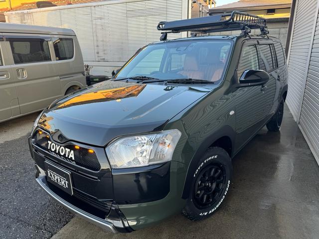 プロボックス ハイブリッドＦ　ステルスブラックエディションフルキット／新車ベースアーミーグリーンＡＰ／グリルマーカー／１０、１ディスプレイオーディオ／ＴＶ／ヴィンテージシートカバー／肘掛け／ＴＯＹＯオープンカントリー／マットアルミ（3枚目）