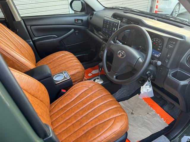 プロボックス ハイブリッドＦ　ステルスブラックエディションフルキット／新車ベースアーミーグリーンＡＰ／グリルマーカー／１０、１ディスプレイオーディオ／ＴＶ／ヴィンテージシートカバー／肘掛け／ＴＯＹＯオープンカントリー／マットアルミ（12枚目）