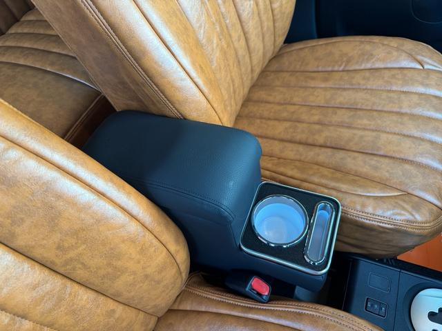 プロボックス ハイブリッドＦ　ステルスブラックエディションフルキット／新車ベースアーミーグリーンＡＰ／グリルマーカー／１０、１ディスプレイオーディオ／ＴＶ／ヴィンテージシートカバー／肘掛け／ＴＯＹＯオープンカントリー／マットアルミ（16枚目）