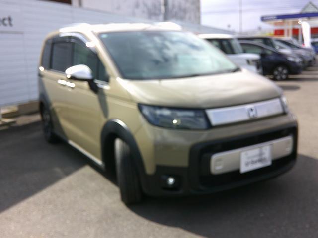 フリード ｅ：ＨＥＶクロスター　純正ナビ・ＴＶ・バックカメラ・ＥＴＣ・両側パワースライドドア・ホンダセンシング・衝突軽減ブレーキ・クルーズコントロール・ＬＫＡＳ・電子パーキング・オートブレーキホールド機能・ＬＥＤヘッドライト（2枚目）