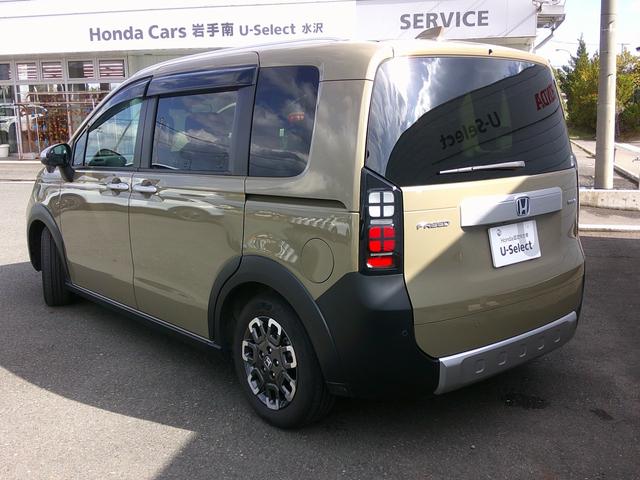 フリード ｅ：ＨＥＶクロスター　純正ナビ・ＴＶ・バックカメラ・ＥＴＣ・両側パワースライドドア・ホンダセンシング・衝突軽減ブレーキ・クルーズコントロール・ＬＫＡＳ・電子パーキング・オートブレーキホールド機能・ＬＥＤヘッドライト（6枚目）