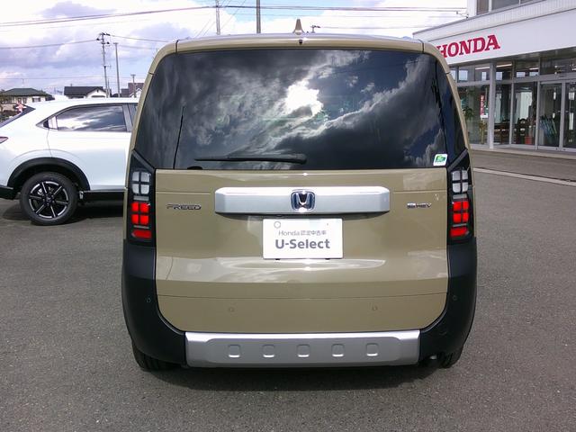 フリード ｅ：ＨＥＶクロスター　純正ナビ・ＴＶ・バックカメラ・ＥＴＣ・両側パワースライドドア・ホンダセンシング・衝突軽減ブレーキ・クルーズコントロール・ＬＫＡＳ・電子パーキング・オートブレーキホールド機能・ＬＥＤヘッドライト（7枚目）