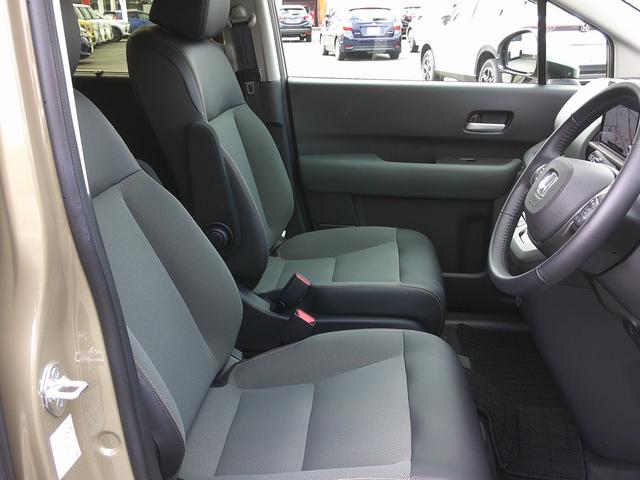 フリード ｅ：ＨＥＶクロスター　純正ナビ・ＴＶ・バックカメラ・ＥＴＣ・両側パワースライドドア・ホンダセンシング・衝突軽減ブレーキ・クルーズコントロール・ＬＫＡＳ・電子パーキング・オートブレーキホールド機能・ＬＥＤヘッドライト（10枚目）