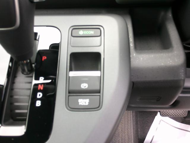 フリード ｅ：ＨＥＶクロスター　純正ナビ・ＴＶ・バックカメラ・ＥＴＣ・両側パワースライドドア・ホンダセンシング・衝突軽減ブレーキ・クルーズコントロール・ＬＫＡＳ・電子パーキング・オートブレーキホールド機能・ＬＥＤヘッドライト（18枚目）