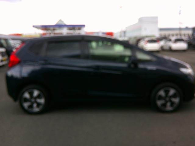 フィットハイブリッド Fパッケージコンフォートエディション 純正ナビ・TV・バックカメラ・ETC・純正エンジンスターター・ドラレコ・シートヒーター・Pセンサー・LEDヘッドライト・フォグ(9枚目)