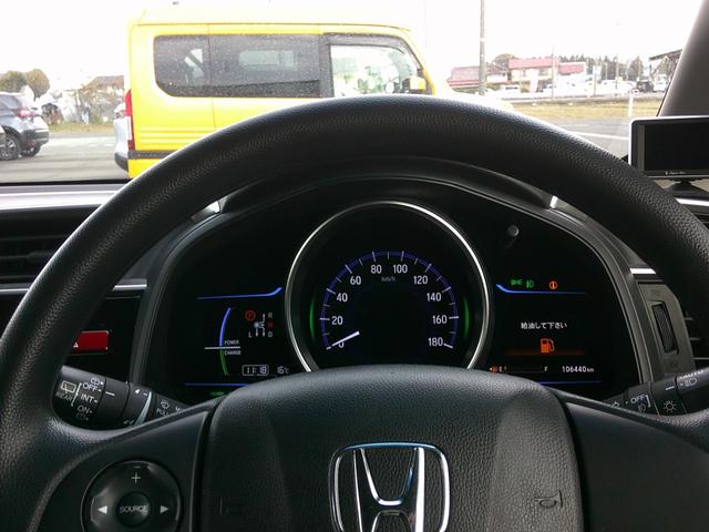 フィットハイブリッド Fパッケージコンフォートエディション 純正ナビ・TV・バックカメラ・ETC・純正エンジンスターター・ドラレコ・シートヒーター・Pセンサー・LEDヘッドライト・フォグ(13枚目)