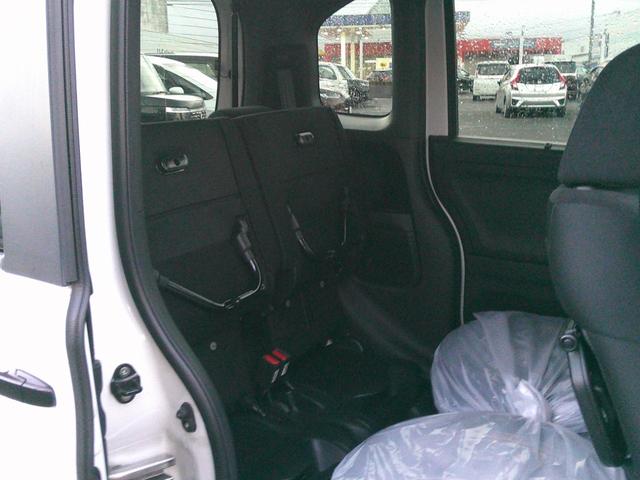 N-BOXカスタム Lスタイル+ブラック 社外ディスプレイオーディオ・バックカメラ・ホンダセンシング・衝突軽減ブレーキ・クルーズコントロール・レーンキープアシスト・電子パーキング・オートブレーキホールド機能・両側パワスラ(11枚目)