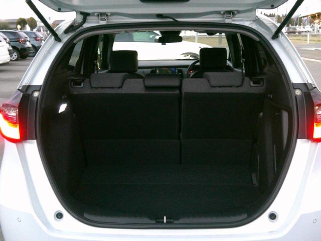 フィット e:HEVホーム 純正ナビ・TV・バックカメラ・ホンダセンシング・衝突軽減ブレーキ・クルーズコントロール・レーンキープアシスト・電子パーキング・オートブレーキホールド機能・ETC・LEDヘッドライト(12枚目)