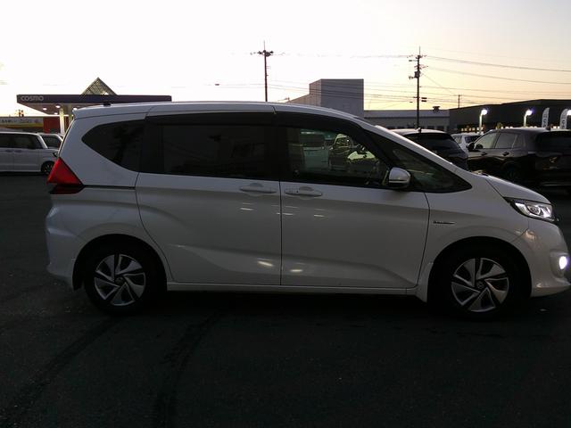 フリードハイブリッド ハイブリッド・Ｇホンダセンシング　純正ナビ・ＴＶ・バックカメラ・ホンダセンシング・衝突軽減ブレーキ・クルーズコントロール・レーンキープアシスト・ＥＴＣ・両側パワスラ・ＬＥＤヘッドライト・フォグ（9枚目）