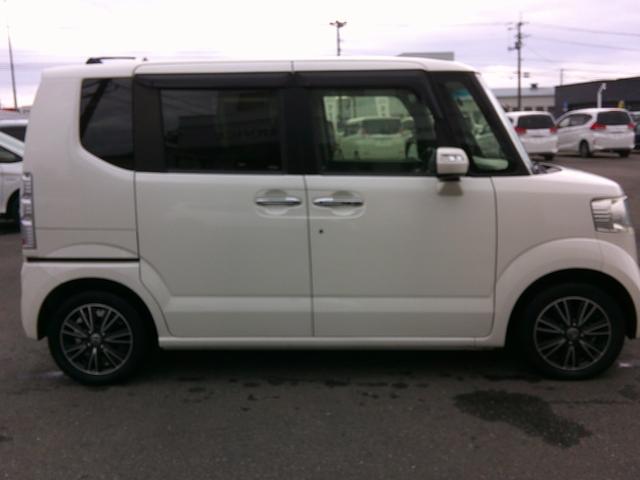 Ｎ－ＢＯＸ ＧＳＳパッケージ　社外ナビ・ＴＶ・バックカメラ・両側パワスラ・ＥＴＣ・シートヒーター・ＨＩＤヘッドライト・純正アルミ（9枚目）