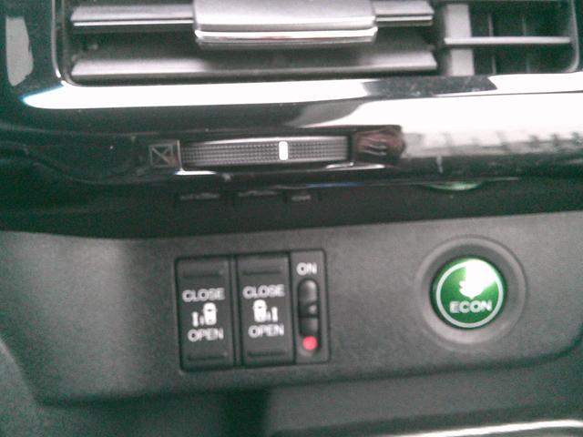 ステップワゴンスパーダ スパーダハイブリッドGホンダセンシング 純正ナビ・TV・バックカメラ・フリップダウンモニター・両側パワスラ・ETC・ホンダセンシング・衝突軽減ブレーキ・クルーズコントロール・レーンキープアシスト・電子パーキング・オートブレーキホールド機能(17枚目)