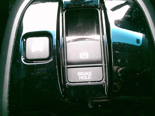 ステップワゴンスパーダ スパーダハイブリッドGホンダセンシング 純正ナビ・TV・バックカメラ・フリップダウンモニター・両側パワスラ・ETC・ホンダセンシング・衝突軽減ブレーキ・クルーズコントロール・レーンキープアシスト・電子パーキング・オートブレーキホールド機能(20枚目)