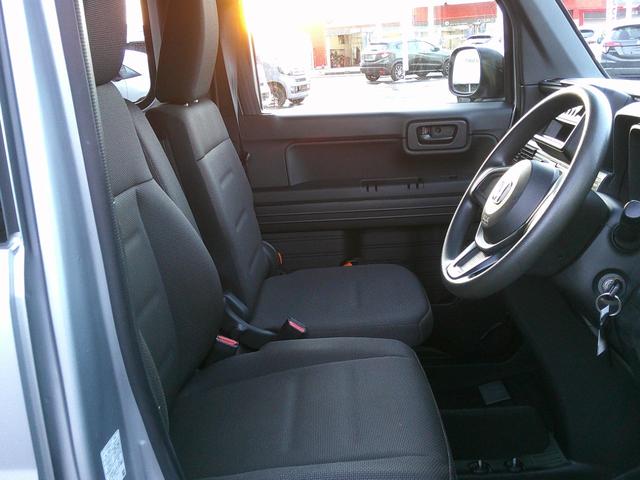 Ｎ－ＶＡＮ Ｌ・ホンダセンシング　ＡＭ／ＦＭチューナー・マルチリフレクターハロゲンヘッドライト・充電用ＵＳＢジャック（急速充電対応タイプ２個付）・フロントシートアームレスト・電動格納式リモコンカラードドアミラー（10枚目）